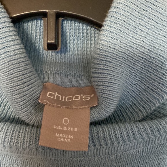 CHICO’S BLUE TURTLENECK SWEATER - Picture 3 of 3